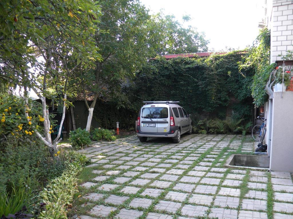 Guest House Dacha Киев Экстерьер фото